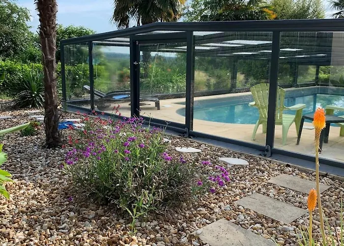 Grand Vues Piscine 3 Etoiles *